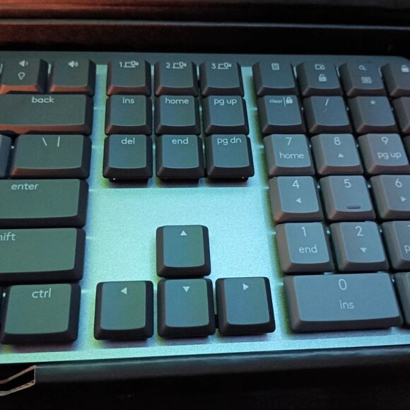 Logitech MX Mechanical Wireless Illuminated Performance Keyboard, Full-Size - Picture 5 of 10